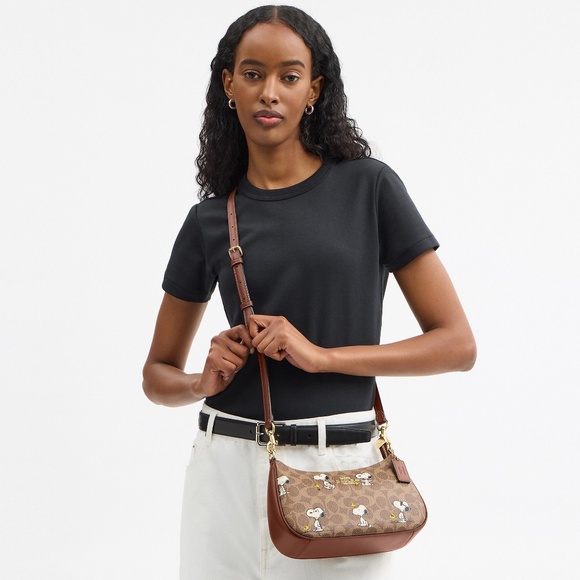 Coach X Peanuts Teri Shoulder Bag In Signature Canvas With Snoopy Print NEW - Picture 2 of 3
